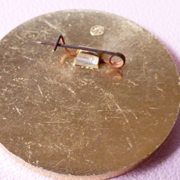 Vintage Moscow USSR Russian Winter Intourist Matrioshka doll enamel Pin Lapel - Picture 3 of 4